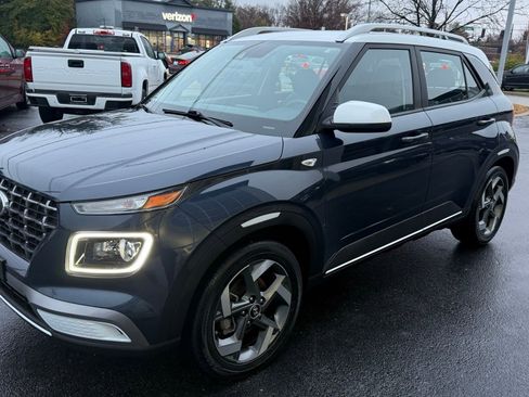 Used 2020 Hyundai Venue image 9
