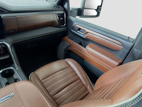 Used 2024 GMC Sierra 2500 Denali Ultimate image 28