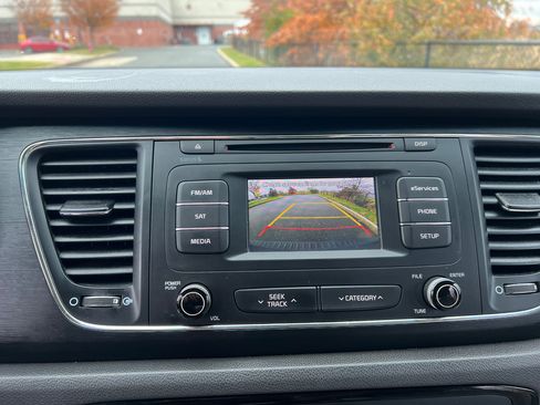 Used 2016 Kia Sedona LX w/ LX Convenience Package image 23