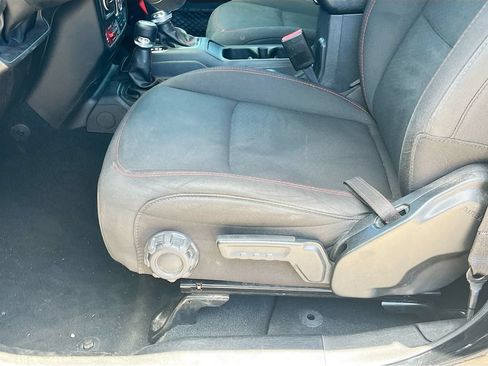 Used 2022 Jeep Wrangler Unlimited Rubicon w/ Cold Weather Group AWD/4WD image 21