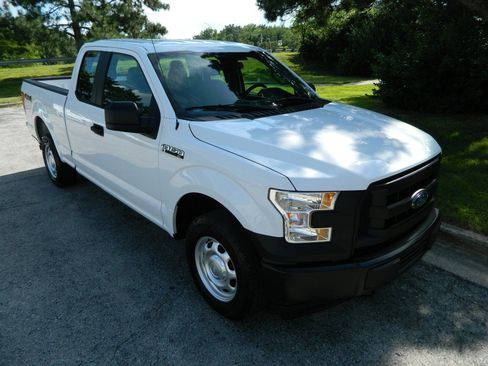 Used 2017 Ford F150 XL w/ Equipment Group 101A Mid AWD/4WD image 3