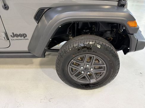 Used 2022 Jeep Gladiator Sport w/ Trailer Tow Package image 28