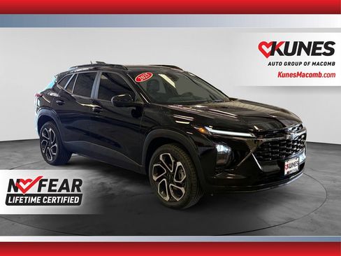 Used 2025 Chevrolet Trax RS w/ Sunroof Package FWD image 1