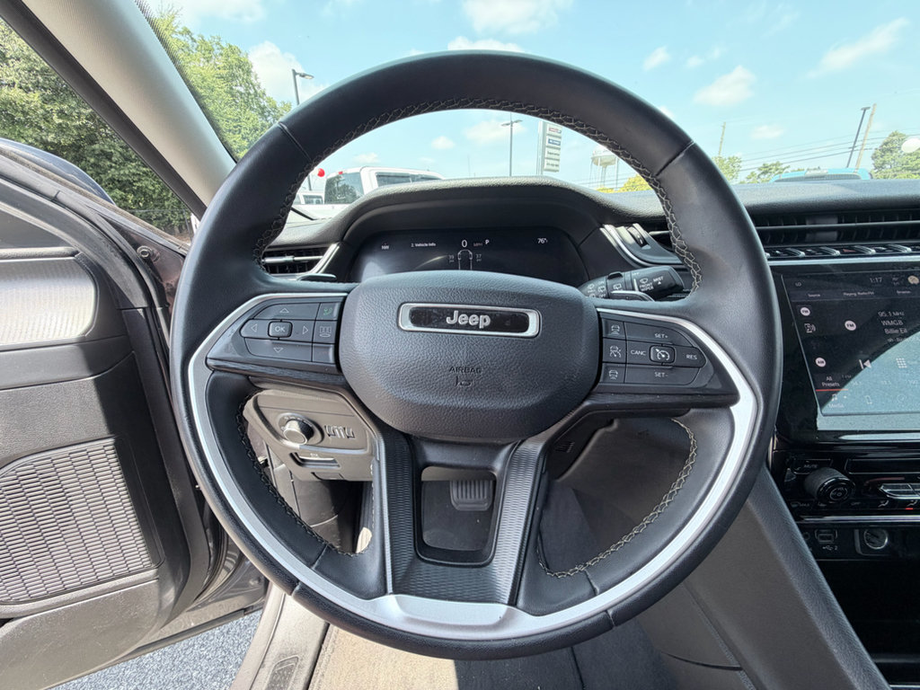 Used 2023 Jeep Grand Cherokee L Laredo RWD image 12