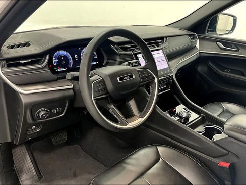 Used 2024 Jeep Grand Cherokee Limited AWD/4WD image 13