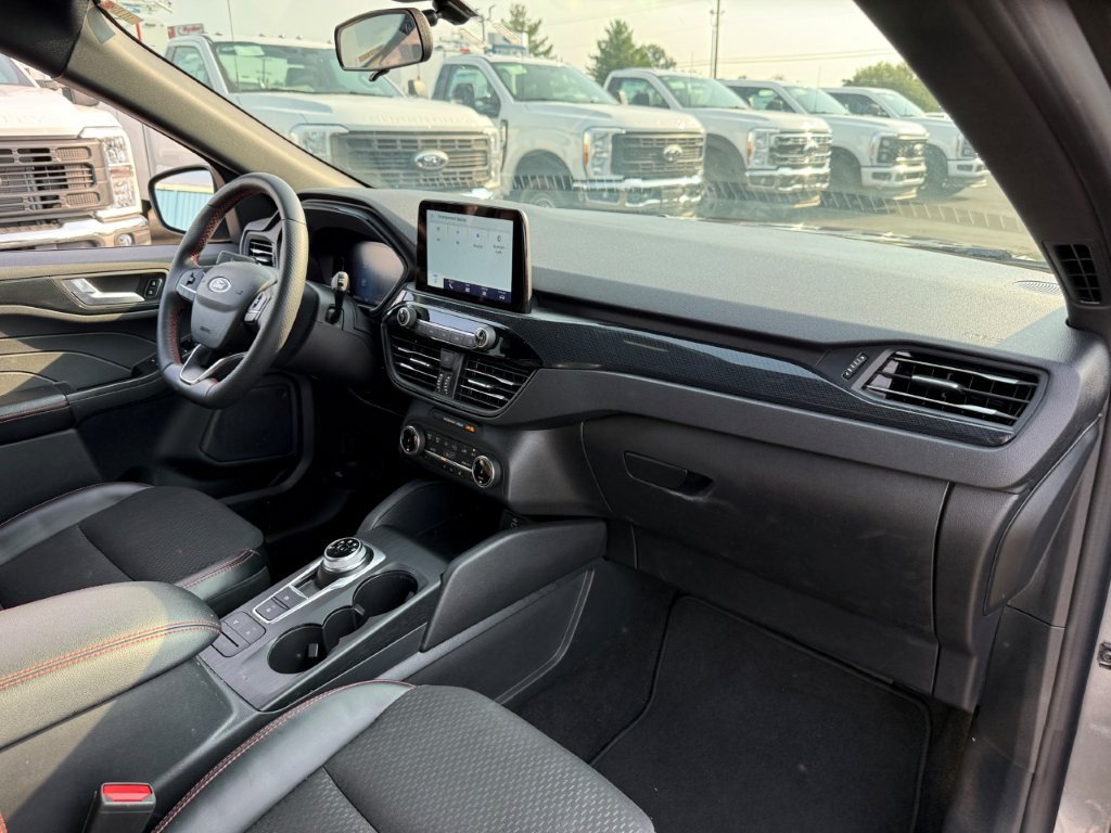 Used 2025 Ford Escape ST-Line Select AWD/4WD image 23