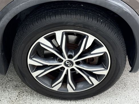 Used 2017 INFINITI QX30 Premium w/ Navigation Package image 49