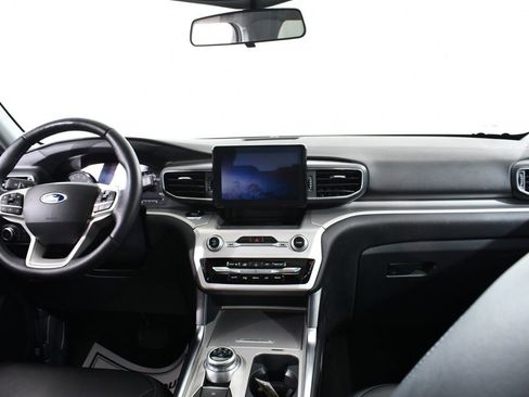 Used 2022 Ford Explorer XLT w/ Equipment Group 202A image 7