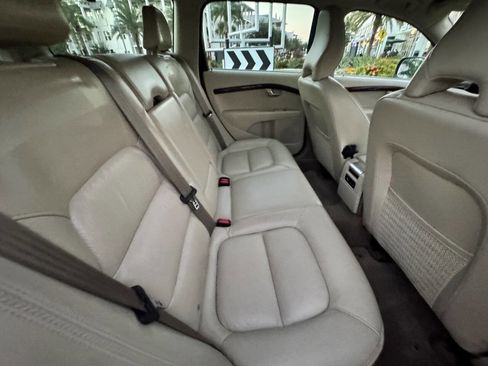 Used 2013 Volvo XC70 3.2 image 18