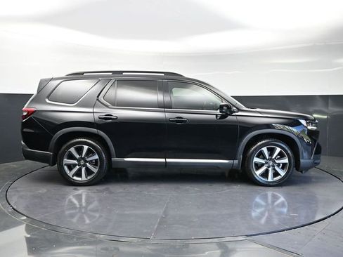 Used 2023 Honda Pilot Touring image 4