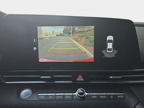 Used 2022 Hyundai Elantra Limited FWD image 25