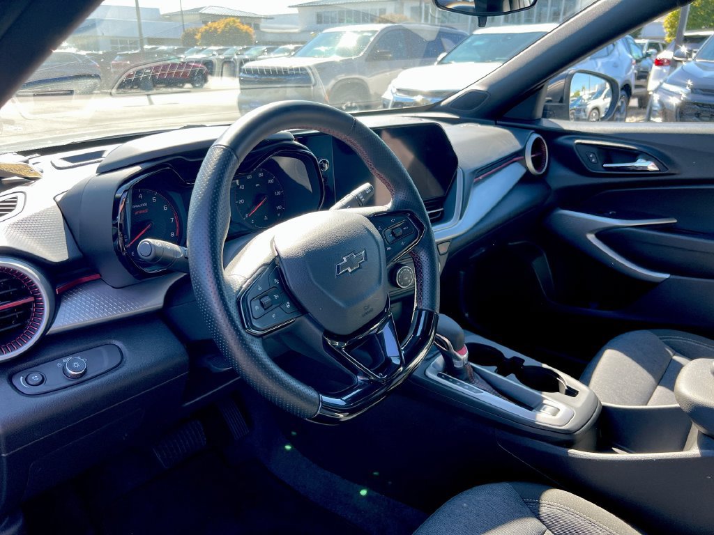 Used 2025 Chevrolet Trax RS w/ Driver Confidence Package FWD image 10