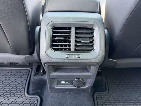 Used 2024 Volkswagen Tiguan SE AWD/4WD image 16