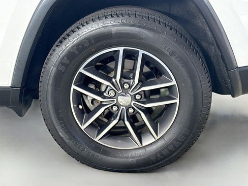 Used 2018 Jeep Grand Cherokee Limited image 37