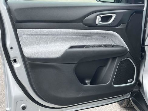 New 2026 Jeep Compass Latitude image 12