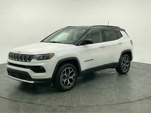 Used 2025 Jeep Compass Limited image 3