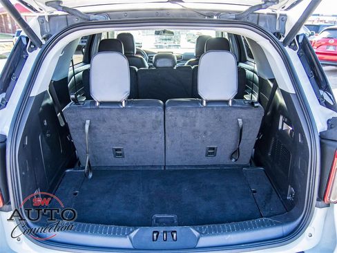 Used 2023 Ford Explorer XLT w/ Equipment Group 202A image 13