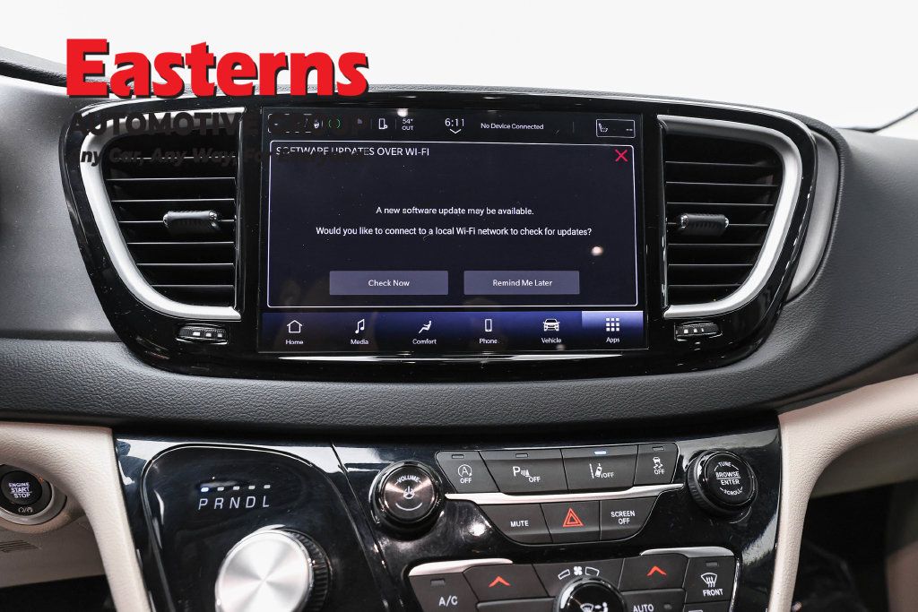 Used 2023 Chrysler Pacifica Touring-L FWD image 14
