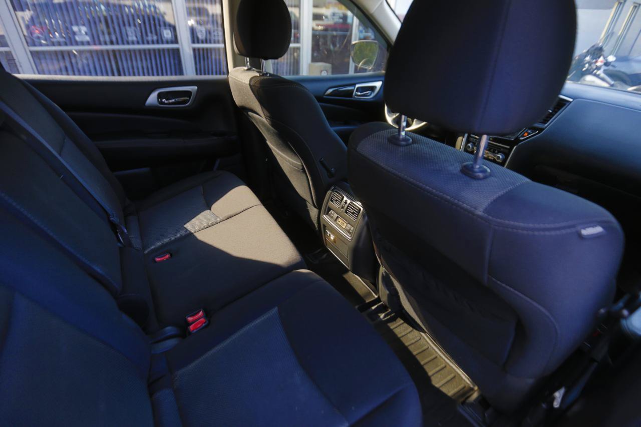 Used 2020 Nissan Pathfinder SV FWD image 18