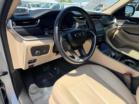 Used 2022 Jeep Grand Cherokee Limited AWD/4WD image 16
