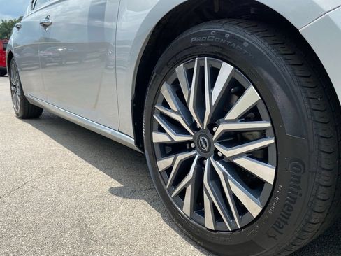 Used 2023 Nissan Altima 2.5 SV FWD image 15