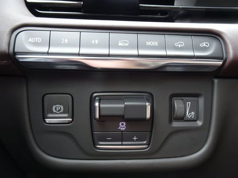 Certified 2023 Cadillac Escalade ESV Sport Platinum w/ LPO, ONYX Package AWD/4WD image 24
