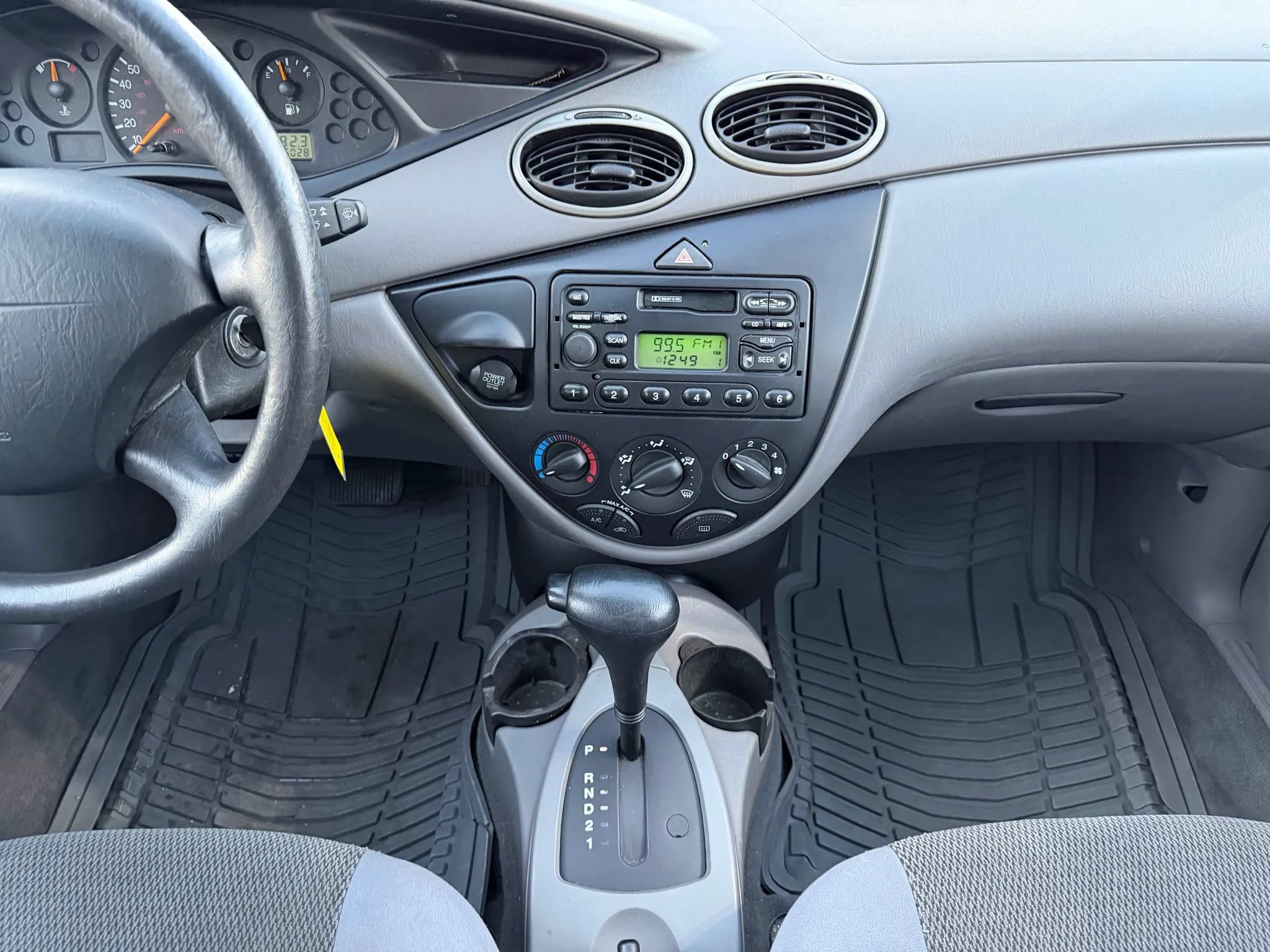 Used 2004 Ford Focus LX FWD image 21