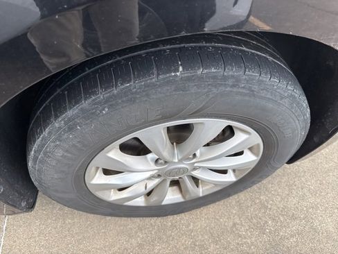 Used 2019 Chrysler Pacifica Touring Plus w/ Advanced Safetytec Group image 9