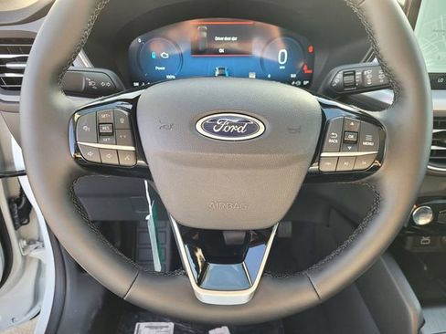 New 2025 Ford Escape SE w/ PHEV Premium Package FWD image 16