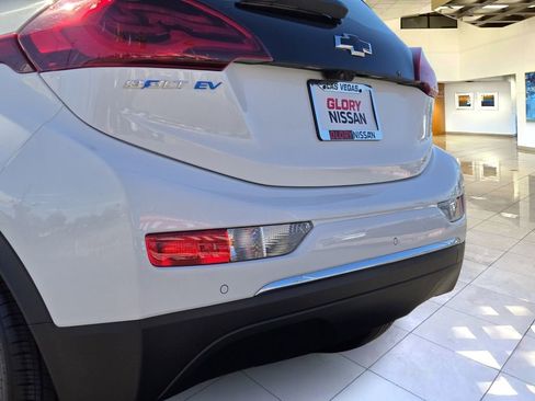 Used 2021 Chevrolet Bolt Premier w/ Infotainment Package FWD image 6