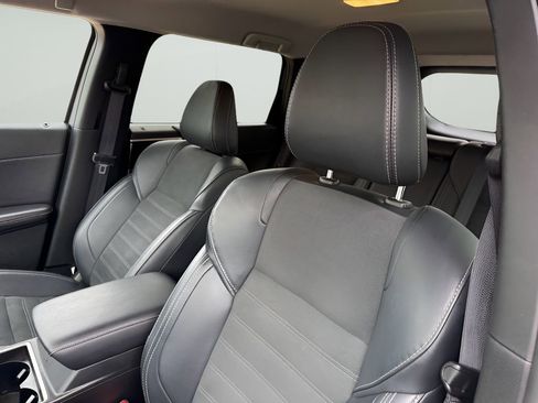 Used 2024 Mitsubishi Outlander SE image 11