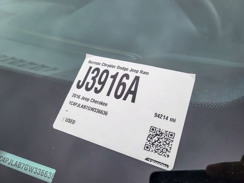 Used 2016 Jeep Cherokee Sport image 21