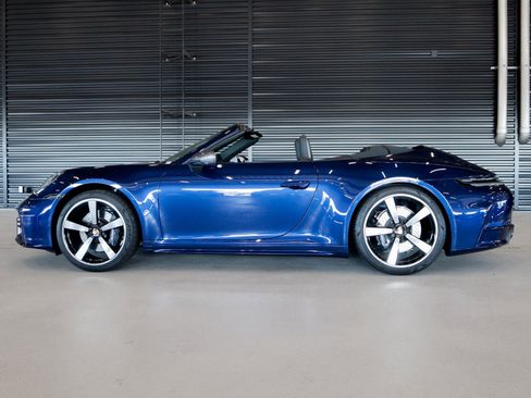 Used 2025 Porsche 911 Carrera T image 2