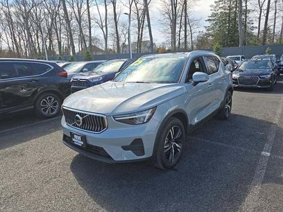 Used 2025 Volvo XC40 B5 Core