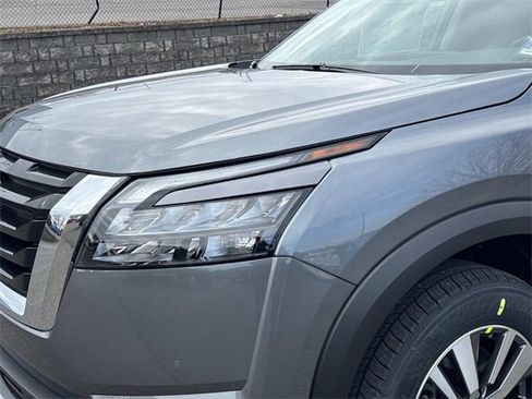 New 2025 Nissan Pathfinder SL image 10