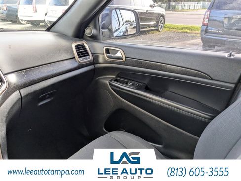 Used 2017 Jeep Grand Cherokee Laredo w/ Quick Order Package 2BE image 17