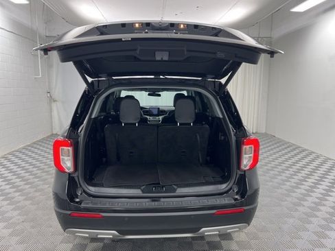 Used 2022 Ford Explorer XLT w/ Equipment Group 202A image 8