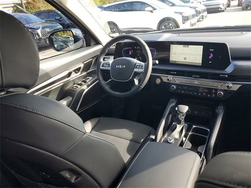 New 2025 Kia Telluride S image 13