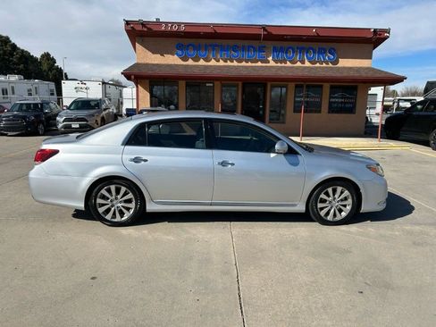 Used 2011 Toyota Avalon Limited image 8