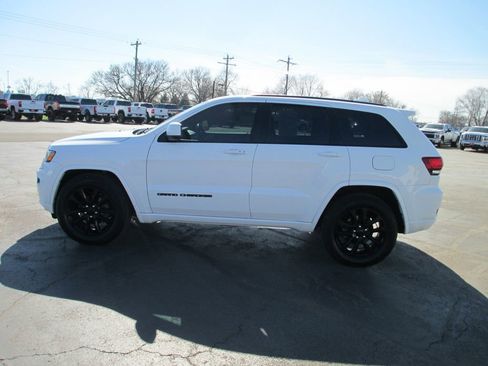 Used 2018 Jeep Grand Cherokee Altitude image 11