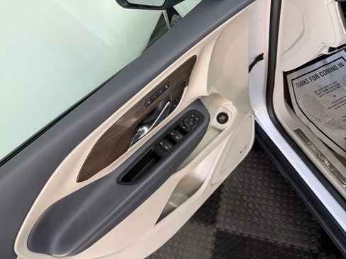 Used 2023 GMC Terrain Denali image 17