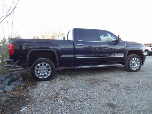 Used 2019 GMC Sierra 2500 Denali w/ Duramax Plus Package image 4