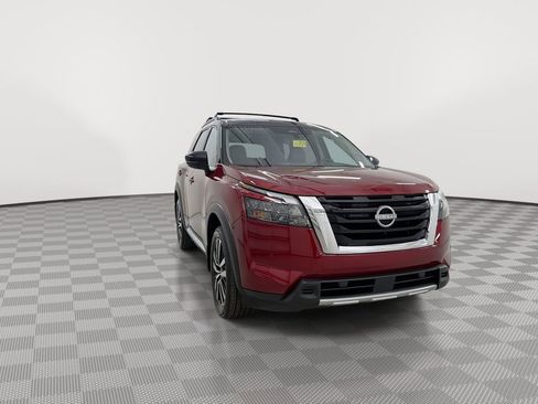 Certified 2025 Nissan Pathfinder Platinum image 3