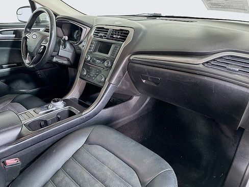 Used 2017 Ford Fusion SE w/ Equipment Group 601A image 28