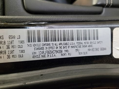 Used 2017 Jeep Grand Cherokee Limited w/ Luxury Group II AWD/4WD image 33