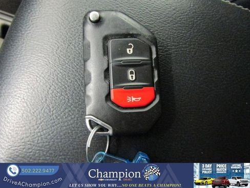 Used 2021 Jeep Wrangler Unlimited Sahara AWD/4WD image 7