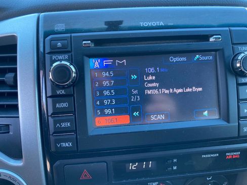 Used 2013 Toyota Tacoma V6 4x4 4dr Double Cab 5.0 ft S image 15