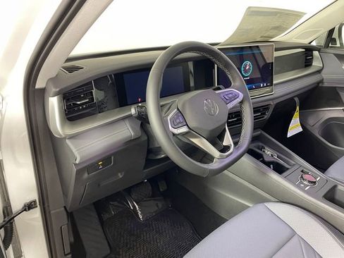 New 2025 Volkswagen Tiguan SE AWD/4WD image 2