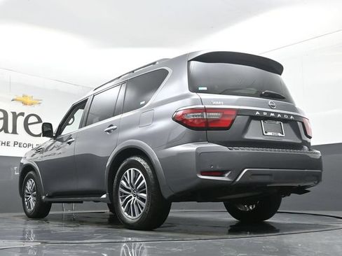 Used 2022 Nissan Armada SL w/ Captain's Chairs Package AWD/4WD image 5