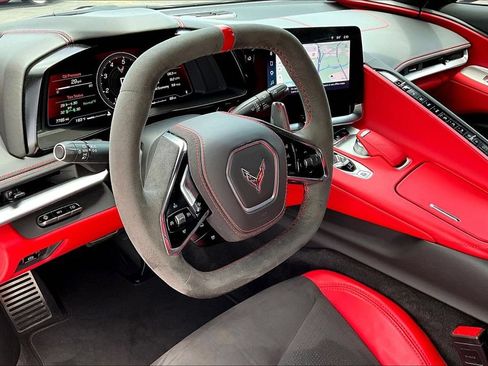 Used 2025 Chevrolet Corvette Stingray Premium Cpe w/ Z51 Performance Package RWD image 18